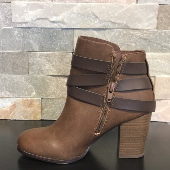 Material Girl Melany Booties - Picture 3 of 5